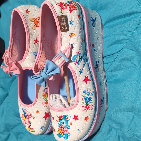NWOT Hot Chocolate Design Kitschy Blanket Platforms Size 40 - Picture 2 of 4